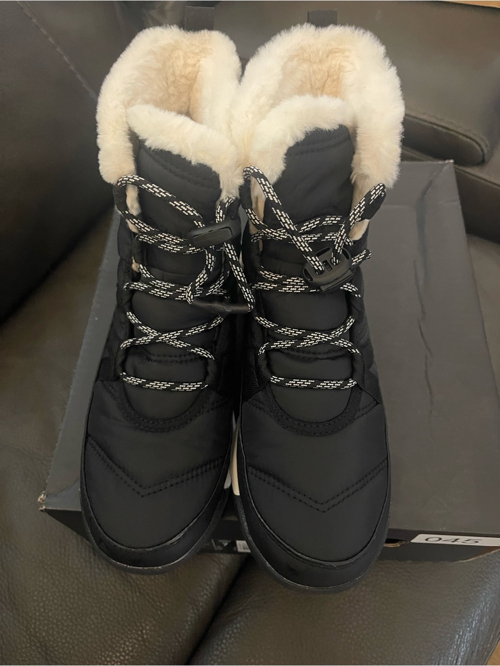 Sorel Women’s Whitney II Short Lace Waterproof Boot size 7